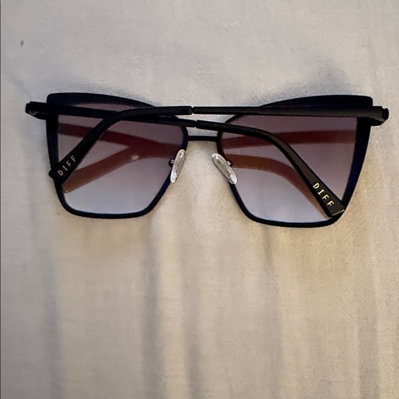 DIFF Becky Cat Eye Sunglasses - Picture 3 of 7